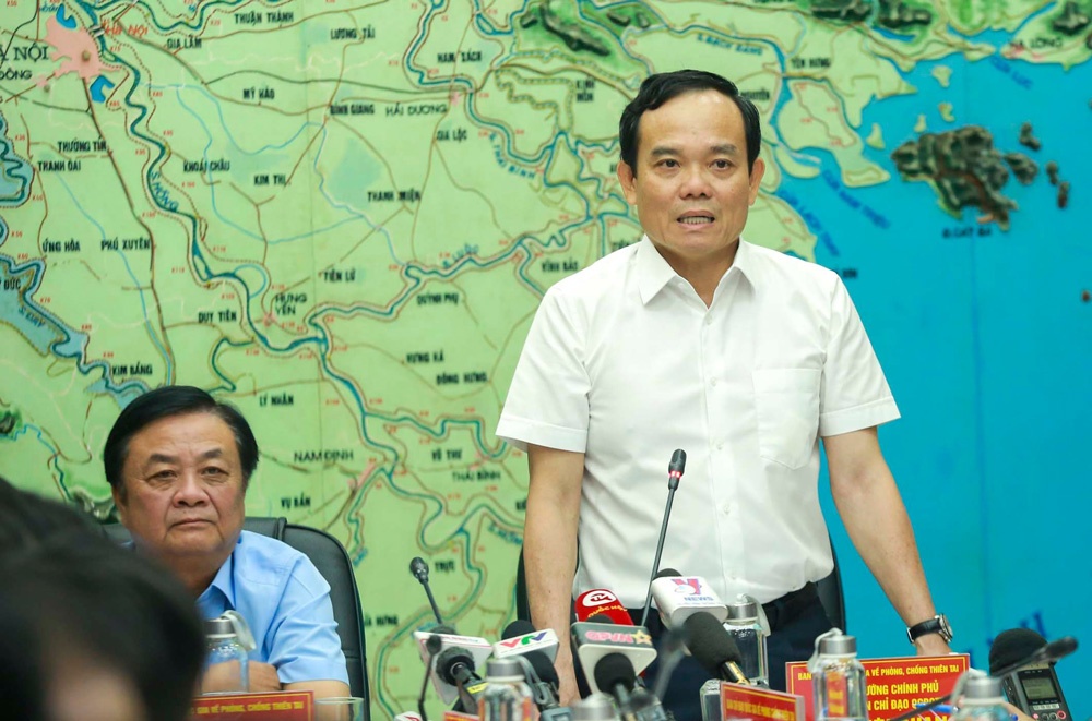 Phó Thủ tướng Chính phủ Trần Lưu Quang yêu cầu các Bộ, ban, ngành, địa phương không chủ quan, lơ là trong ứng phó với bão số 1