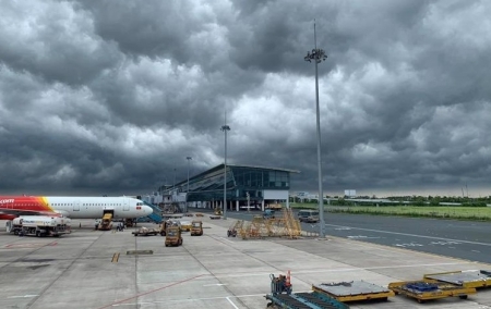 Tạm đóng cửa 3 sân bay do bão số 1