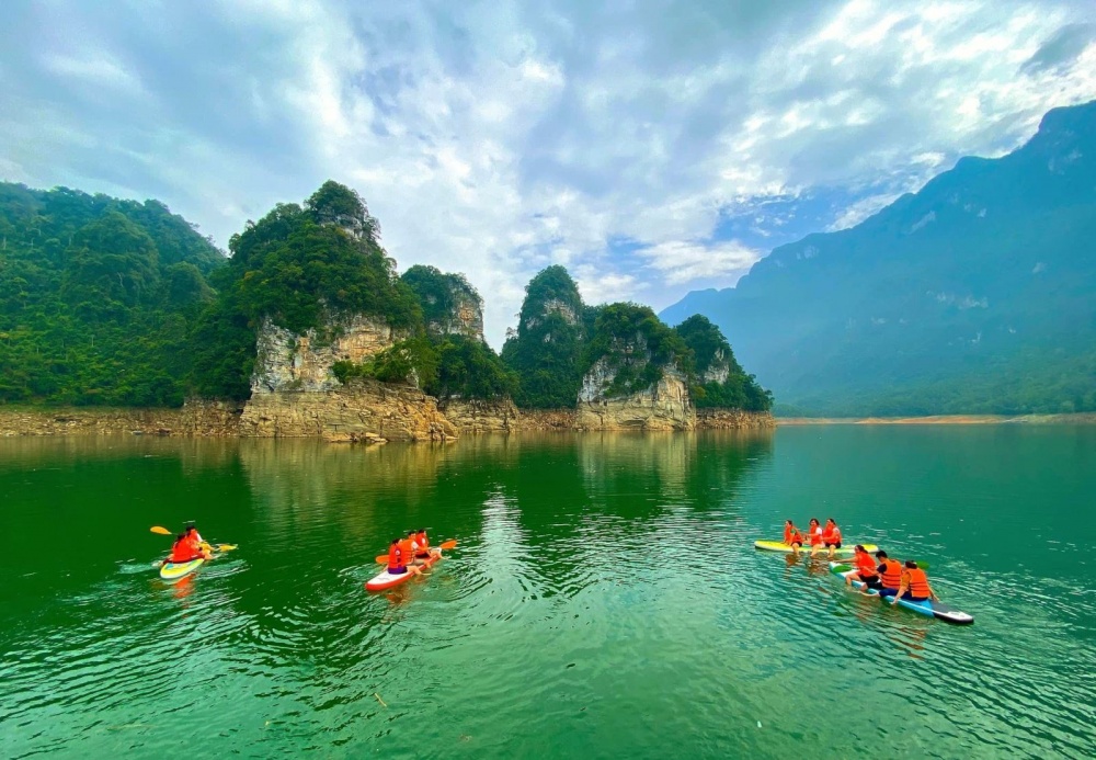 Chèo thuyền Kayak ở Lâm Bình