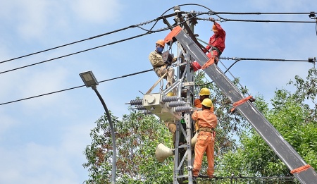 Một số lưu ý về an toàn điện khi mưa bão, ngập lụt