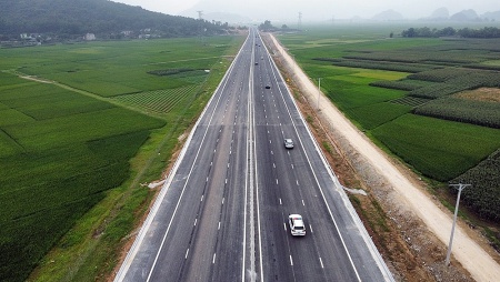Tháo gỡ khó khăn triển khai các dự án đường bộ cao tốc