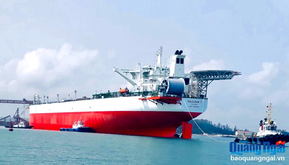 Tàu chở dầu thô cung cấp cho Nhà máy Lọc dầu Dung Quất.    