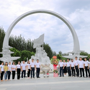 Đảng bộ PVU: Hành trình giáo dục truyền thống lịch sử, thăm Khu tưởng niệm chiến sĩ Gạc Ma và Tượng đài Cam Ranh