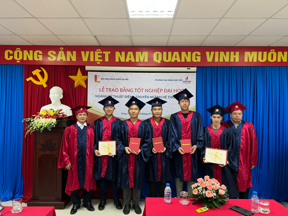 Đại học Bách khoa Hà Nội và PVCollege tổ chức Lễ trao bằng tốt nghiệp đại học cho các lớp đào tạo liên thông tại Vũng Tàu