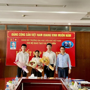 Trường Đại học Dầu khí Việt Nam tổ chức Lễ kết nạp đảng viên cho 3 quần chúng ưu tú là sinh viên năm 2023