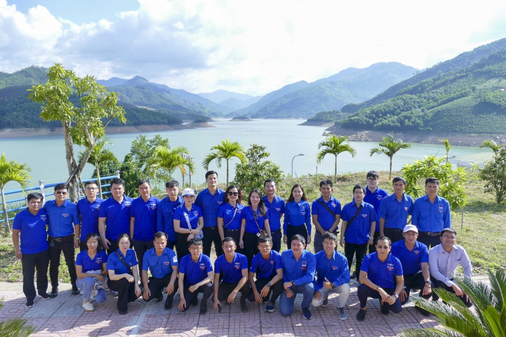 Hành trình đền ơn đáp nghĩa của Đoàn Thanh niên BSR và PV Power về đến huyện Sơn Tây, Quảng Ngãi
