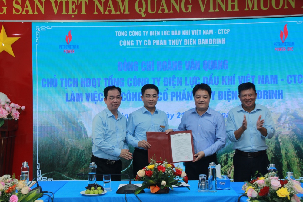 Chủ tịch HĐQT PV Power Hoàng Văn Quang đến thăm và làm việc tại thuỷ điện Đakđrinh