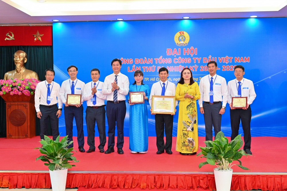 Công đoàn Dầu khí Việt Nam khen thưởng tập thể Công đoàn PVOIL và khen thưởng các chuyên đề trong nhiệm kỳ 2018-2023
