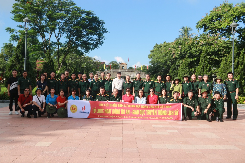 Hội CCB Cơ quan Tập đoàn tổ chức về nguồn tại miền Trung anh hùng Hội CCB Cơ quan Tập đoàn tổ chức về nguồn tại miền Trung anh hùng