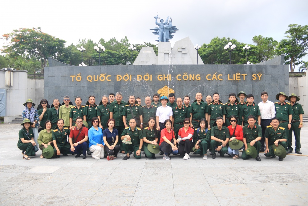 Hội CCB Cơ quan Tập đoàn tổ chức về nguồn tại miền Trung anh hùng
