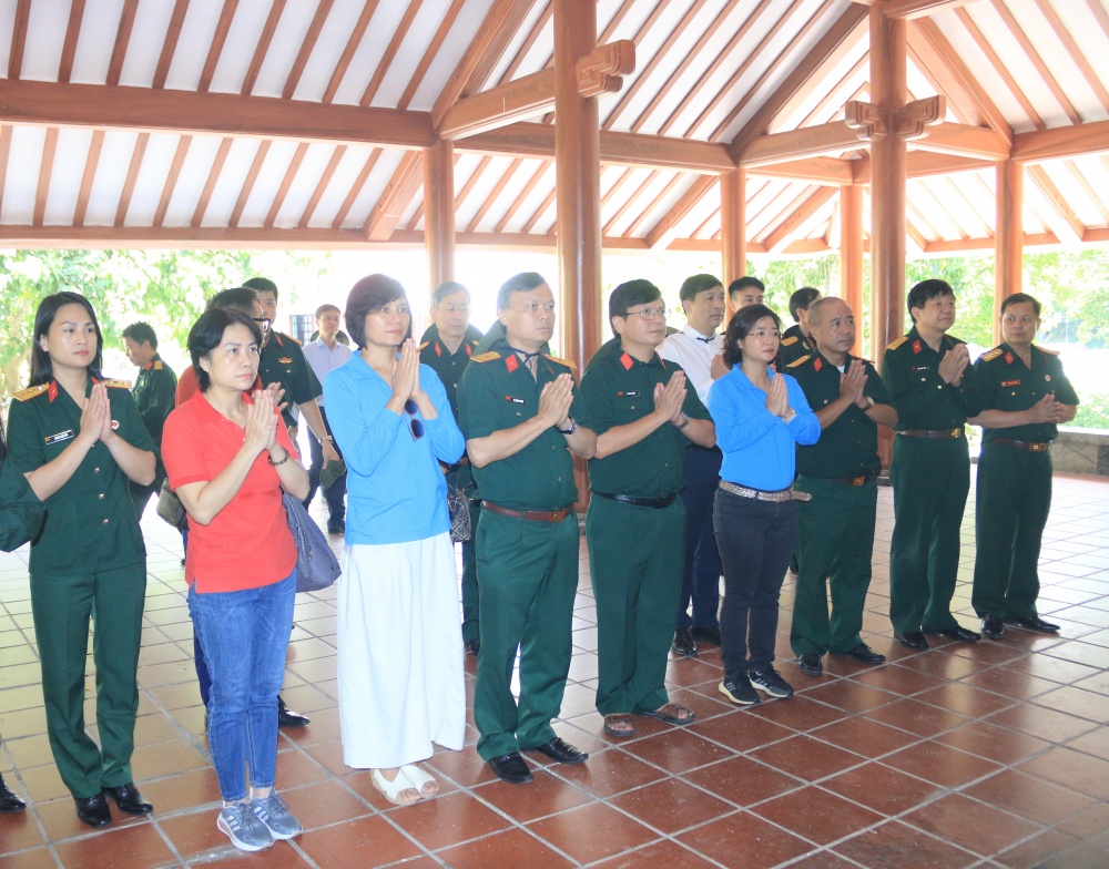 Hội CCB Cơ quan Tập đoàn tổ chức về nguồn tại miền Trung anh hùng Hội CCB Cơ quan Tập đoàn tổ chức về nguồn tại miền Trung anh hùng