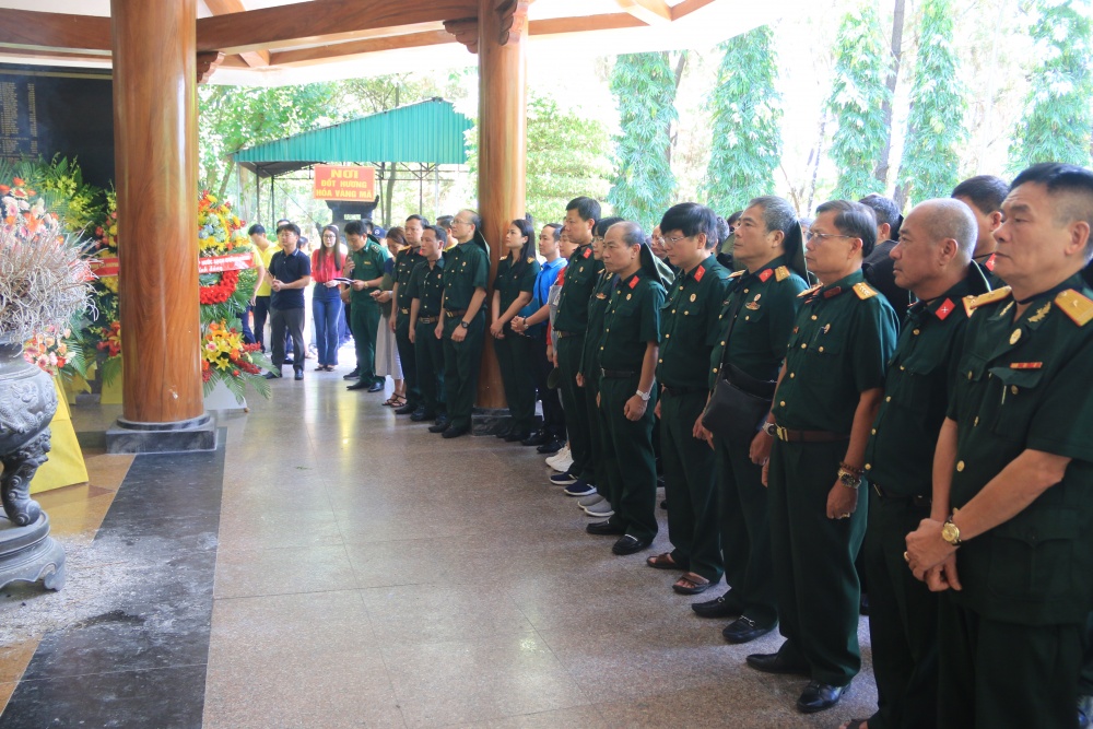 Hội CCB Cơ quan Tập đoàn tổ chức về nguồn tại miền Trung anh hùng Hội CCB Cơ quan Tập đoàn tổ chức về nguồn tại miền Trung anh hùng