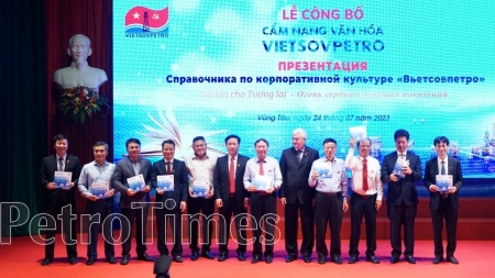 Công bố Cẩm nang Văn hóa Vietsovpetro