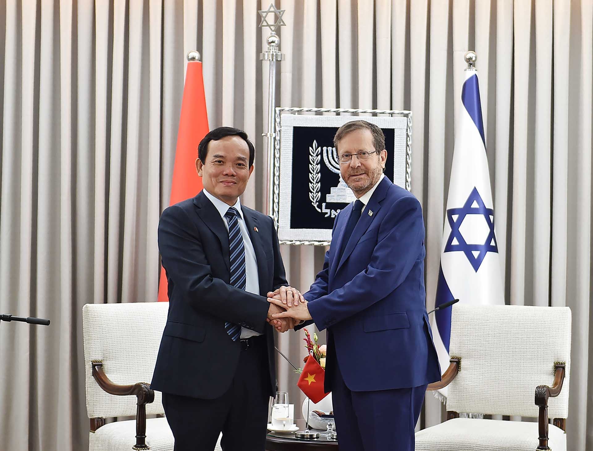 Phó Thủ tướng Trần Lưu Quang hội kiến Tổng thống Nhà nước Israel Isaac Herzog. (Nguồn: VGP)