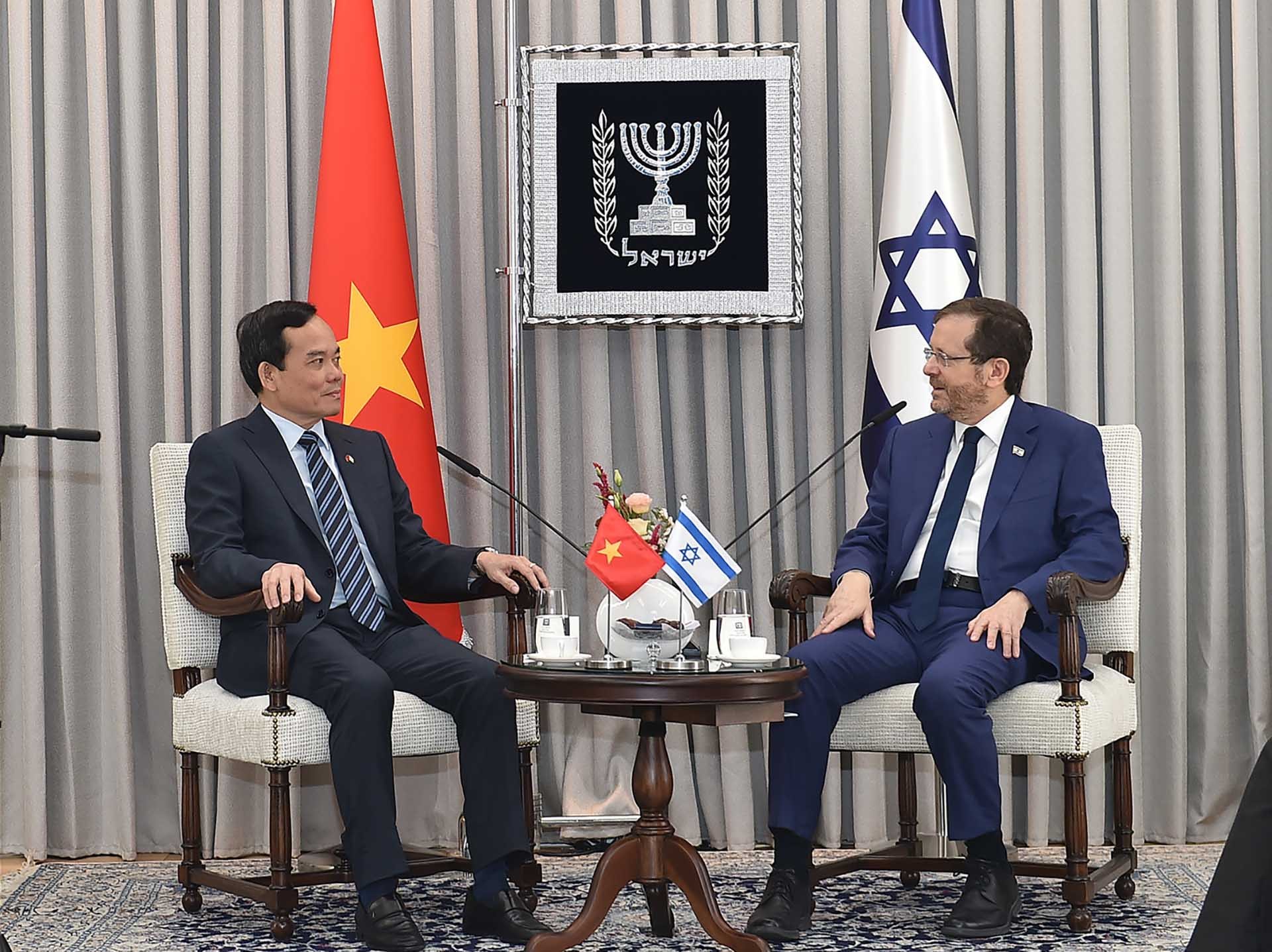 Phó Thủ tướng Trần Lưu Quang hội kiến Tổng thống Nhà nước Israel Isaac Herzog. (Nguồn: VGP)