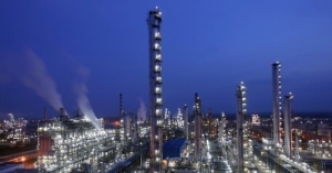 Các nhà máy lọc dầu châu Á đổ hàng tỷ USD vào hóa dầu