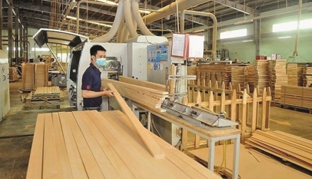 Tin tức kinh tế ngày 28/7: Đơn hàng xuất khẩu đồ gỗ bắt đầu quay trở lại
