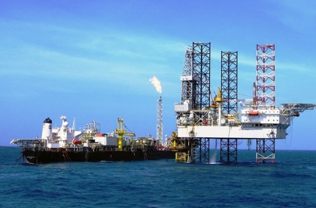 Giá dầu hôm nay (24/12): Dầu thô kết thúc tuần biến động