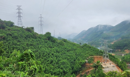 Đóng điện dự án Đường dây 220kV mạch kép đấu nối TBA 220kV Bắc Quang: Tăng cường đảm bảo điện cho miền Bắc