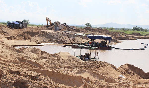 Vì sao Công ty Hải Toàn bị thu hồi giấy phép khai thác cát trên sông Tiền?