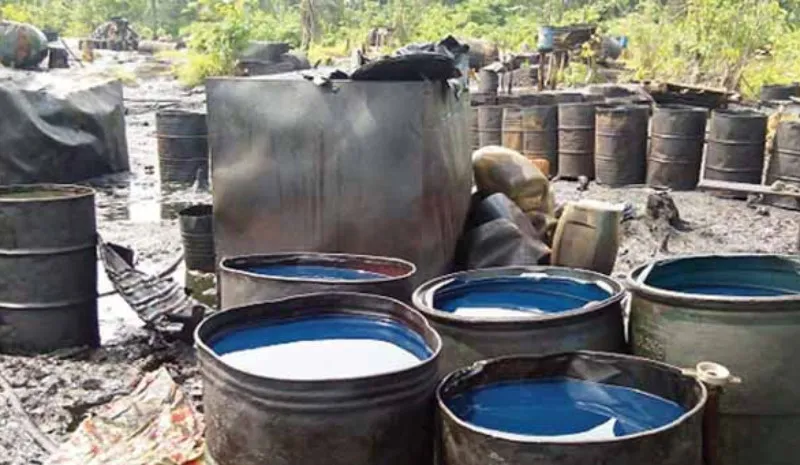 Quân đội Nigeria triệt phá 57 nhà máy lọc dầu bất hợp pháp