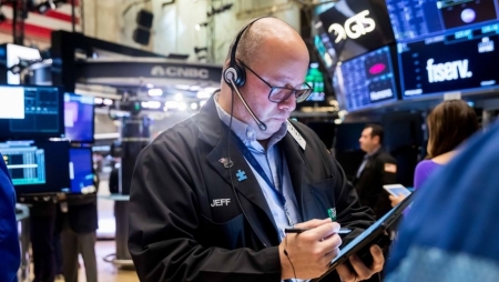 Thị trường chứng khoán thế giới ngày 2/8: Dow Jones giảm hơn 100 điểm sau khi Fitch hạ tín nhiệm Mỹ