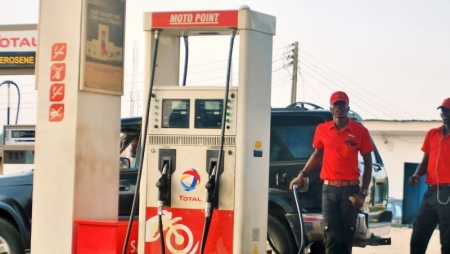 Nigeria sử dụng khí tự nhiên làm nhiên liệu khi giá xăng dầu tăng