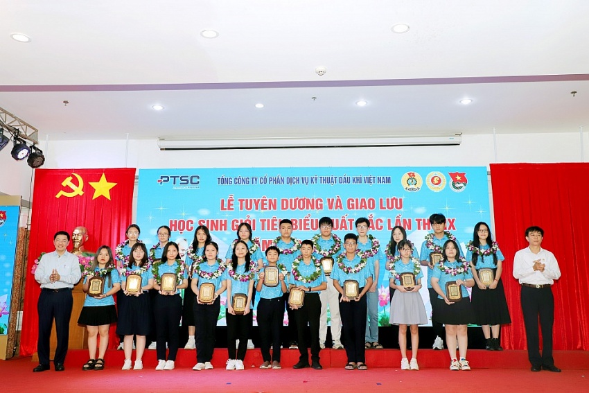 PTSC tổ chức lễ tuyên dương học sinh giỏi tiêu biểu lần thứ IX, năm học 2022-2023
