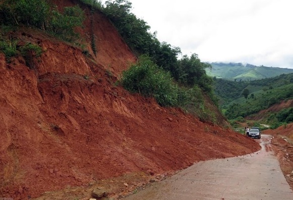 Thủ tướng yêu cầu tập trung ứng phó mưa lũ, sụt lún, sạt lở đất ở Tây Nguyên