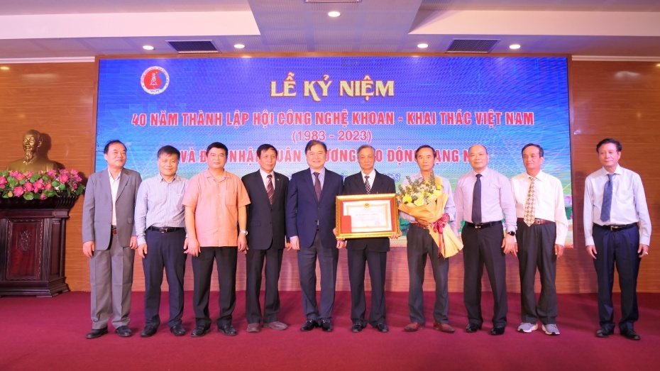 Hội Công nghệ Khoan – Khai thác Việt Nam kỷ niệm 40 năm thành lập và đón nhận Huân chương Lao động hạng Nhì