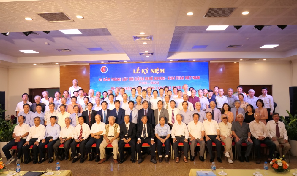 Hội Công nghệ Khoan – Khai thác Việt Nam kỷ niệm 40 năm thành lập và đón nhận Huân chương Lao động hạng Nhì