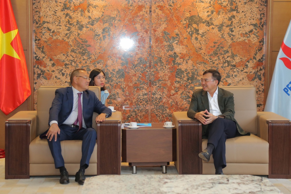 Chủ tịch HĐTV Petrovietnam Hoàng Quốc Vượng tiếp Đại sứ Kazakhstan tại Việt Nam