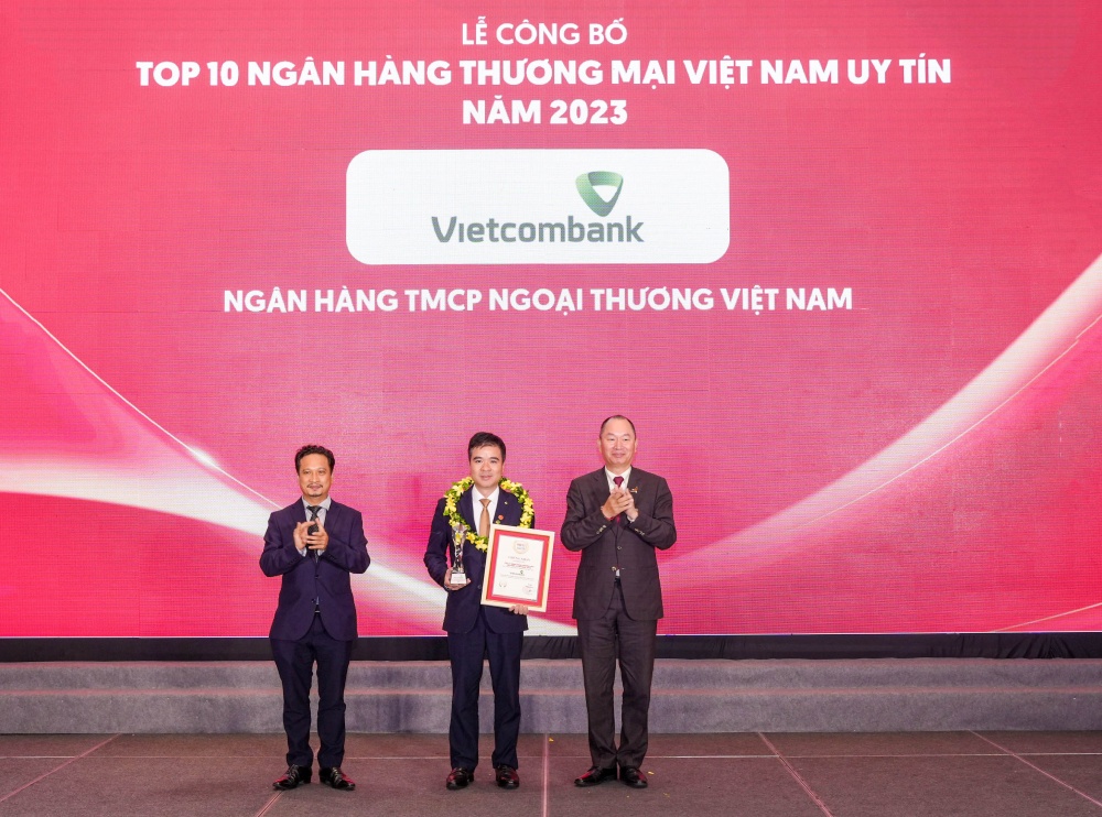 Vietcombank được bình chọn là ngân hàng và công ty đại chúng uy tín và hiệu quả nhất Việt Nam
