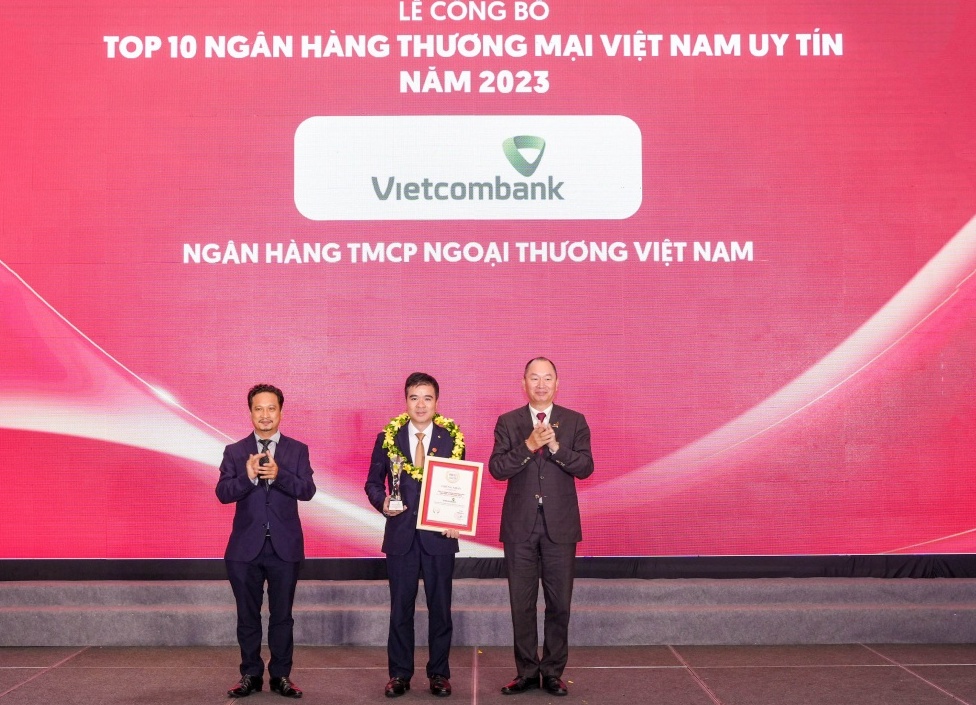 Vietcombank được bình chọn là ngân hàng, công ty đại chúng uy tín và hiệu quả nhất Việt Nam