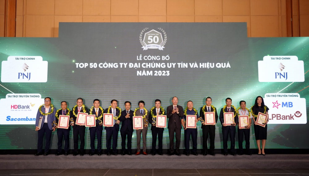Các doanh nghiệp VIX50 tại Lễ công bố. Ảnh: Vietnam Report
