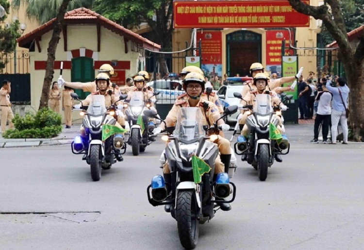 Hà Nội phát động phong trào toàn dân tham gia phản ánh các hành vi vi phạm trật tự, an toàn giao thông