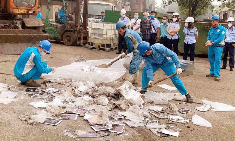 Quản lý thị trường Hà Nội tiêu hủy 600 kg hàng lậu, hàng giả