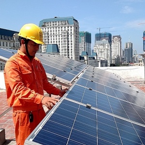 Hà Nội đặt mục tiêu 50% tòa nhà công sở và nhà dân sử dụng điện mặt trời mái nhà
