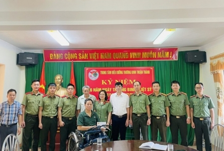 Học viên khóa K39S Trường Đại học Kỹ thuật - Hậu cần CAND hưởng ứng hoạt động đền ơn đáp nghĩa