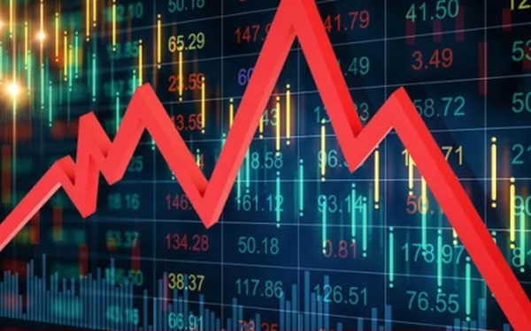 Tin nhanh chứng khoán ngày 17/8: Cổ phiếu bất động sản bị bán mạnh, VN Index giảm sâu