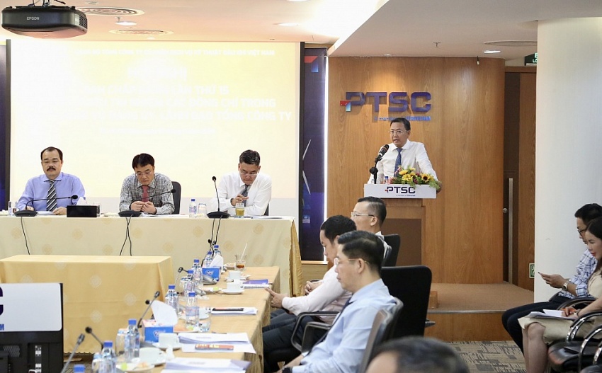 Đồng chí Trần Hoài Nam - Ủy viên Ban TVĐU, Phó Tổng Giám đốc Tổng Công ty tham luận tại Hội nghị