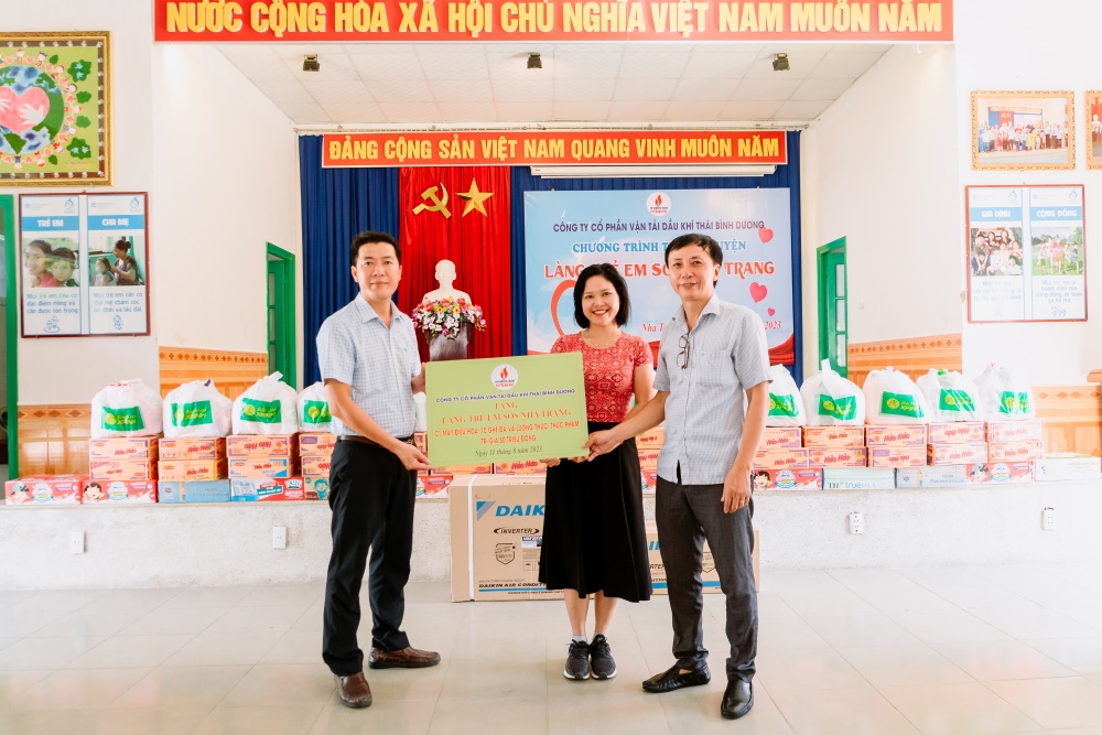 PVTrans Pacific thăm, tặng quà cho các cháu Làng trẻ em SOS Nha Trang