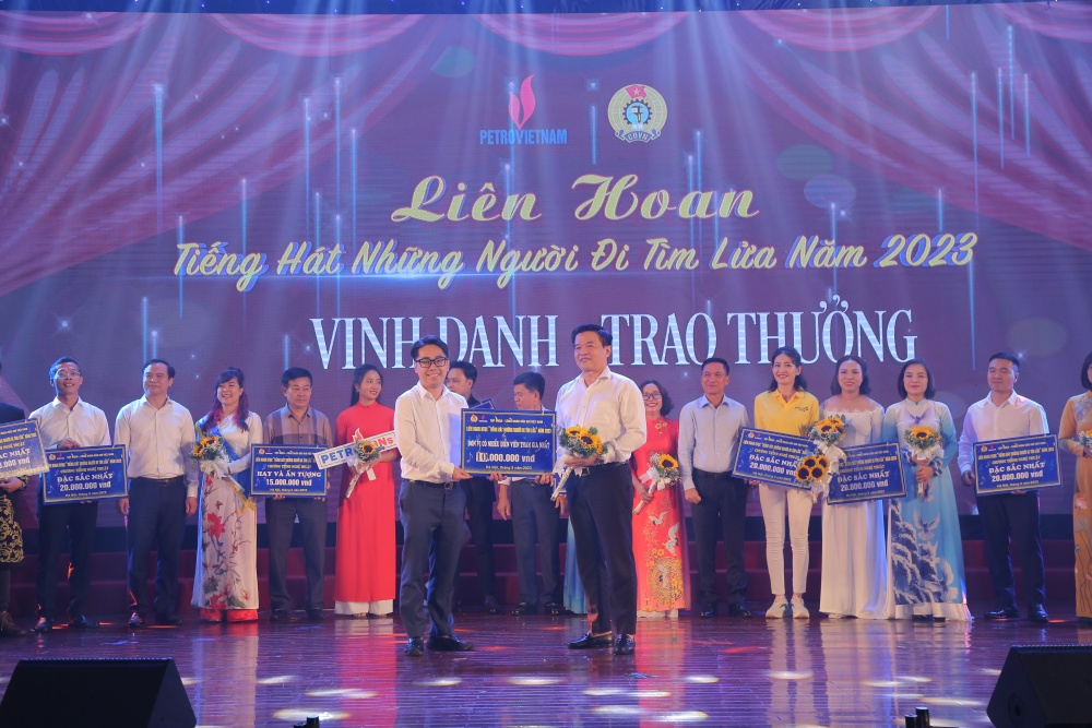 25 tiết mục đặc sắc tham gia Liên hoan “Tiếng hát những người đi tìm lửa” năm 2023 khu vực phía Bắc 25 tiết mục đặc sắc tham gia Liên hoan “Tiếng hát những người đi tìm lửa” năm 2023 khu vực phía Bắc