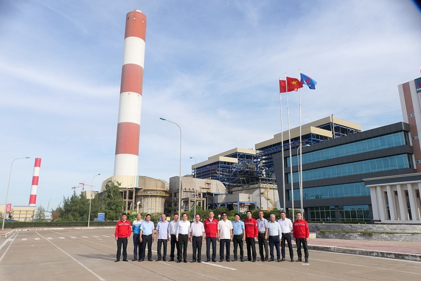 Lãnh đạo Hội DKVN trao quyết định thành lập Hội Dầu khí Bắc Trung Bộ
