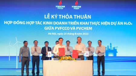 PVChem và PVFCCo ký kết hợp đồng hợp tác kinh doanh dự án Nhà máy sản xuất nước Oxy già