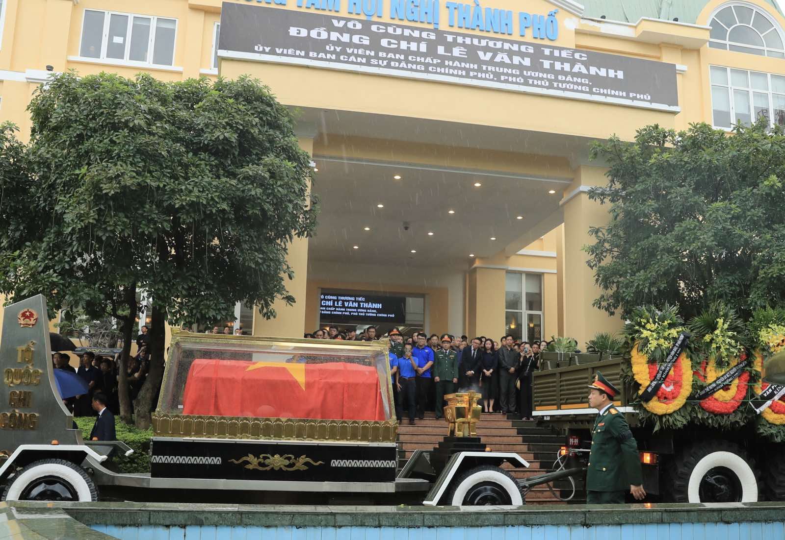 Tổ chức trọng thể Lễ truy điệu và tiễn đưa đồng chí Lê Văn Thành về nơi an nghỉ cuối cùng - Ảnh 17.