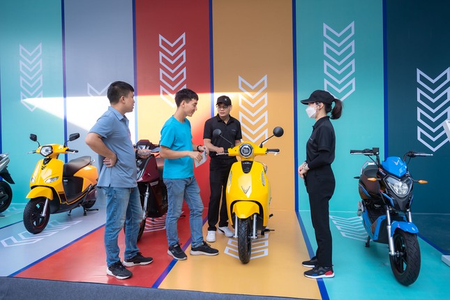 Lý do xe máy điện VinFast hút khách tại triển lãm 'VinFast - Vì tương lai xanh' ảnh 2