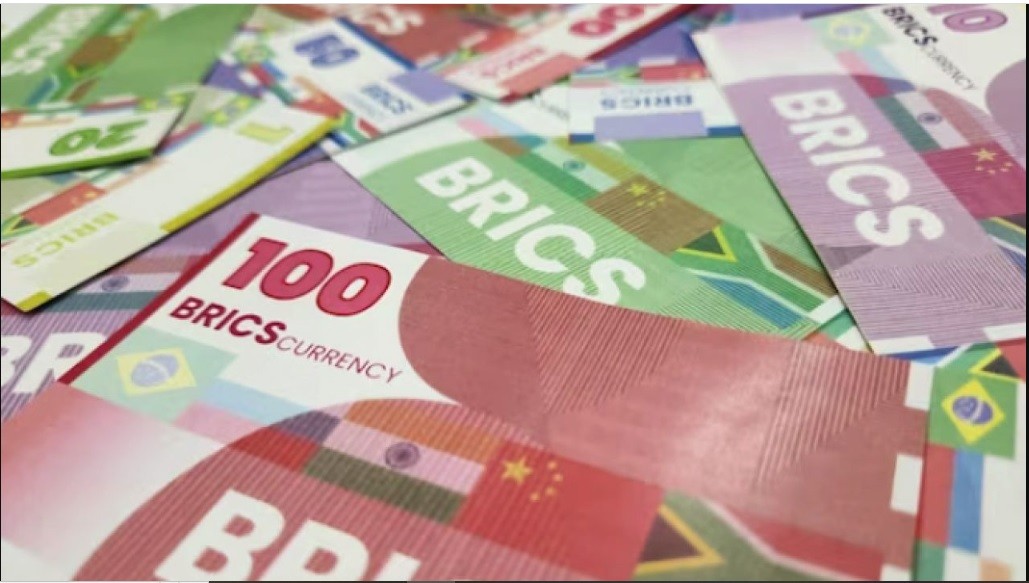 Không chỉ có Nga hay Trung Quốc muốn ‘hạ bệ’ ngôi vương của USD, đồng tiền chung BRICS vẫn chỉ là ‘giấc mơ gây sốt’? (Nguồn: orfonline.org)
