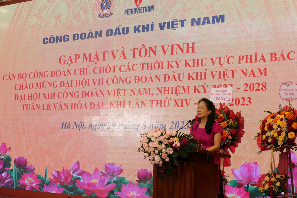 Đồng chí Khuất Thị Lê – Nguyên Ủy BTV CĐDK khoá IV, V, VI, Chủ tịch CĐ Công ty Lọc Hóa dầu Bình Sơn phát biểu