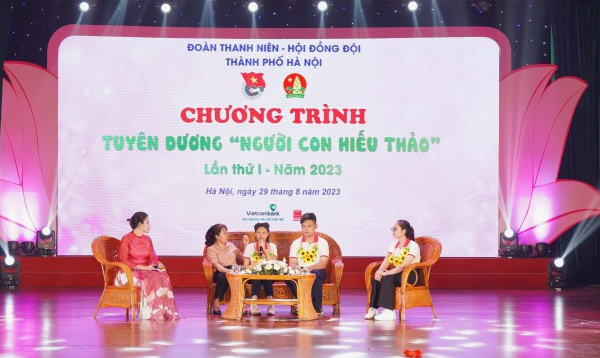 Hà Nội tuyên dương 110 người con hiếu thảo